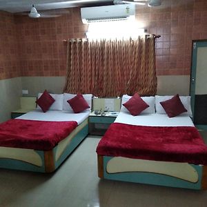 Hotel Meera And Meera Restaurant